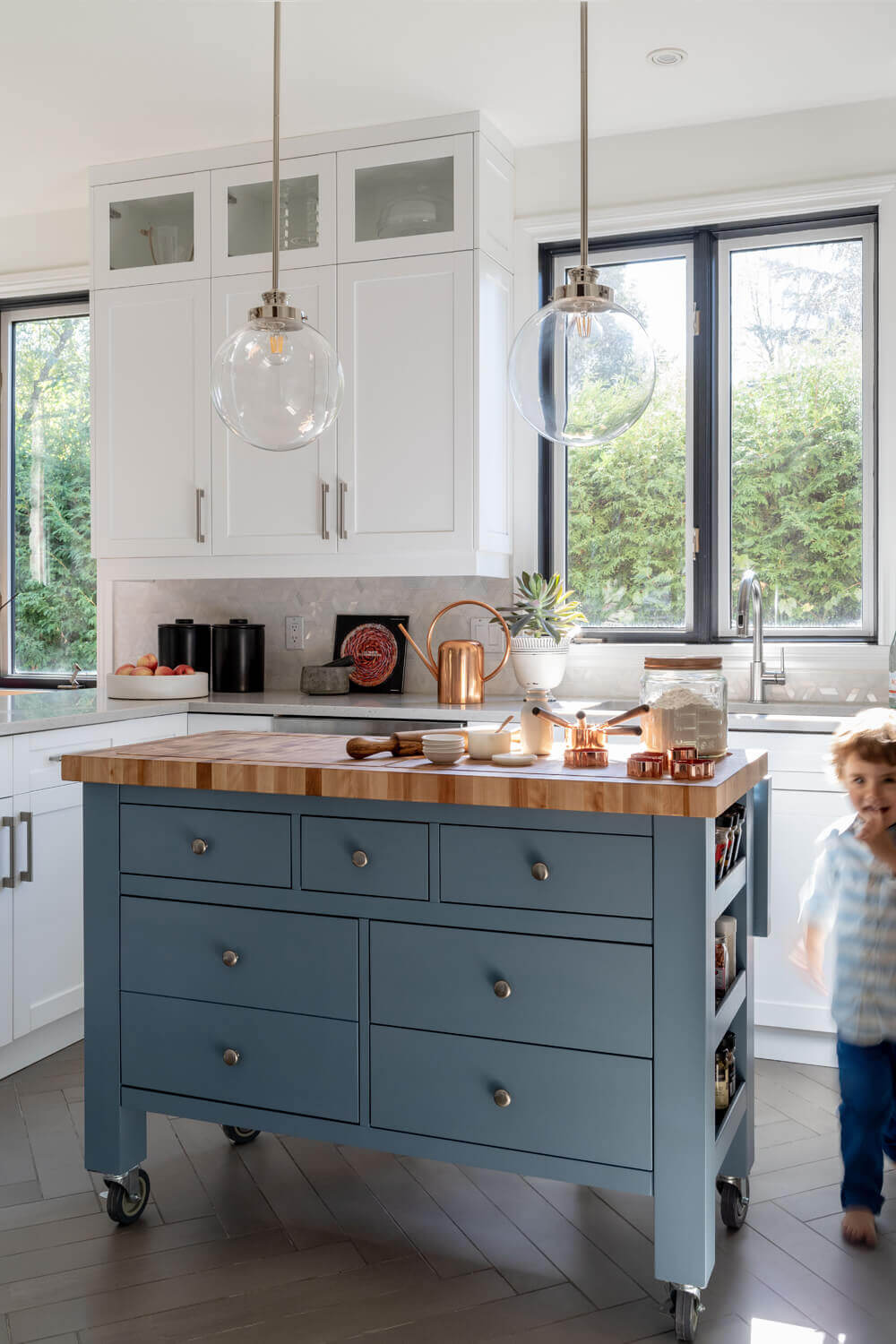 Rangement coulissant cuisine  Kitchen fittings, Modern kitchen pantry,  Navy kitchen